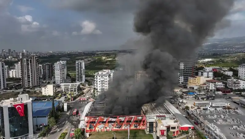 Mersin'de Fabrika Yangını: TOMA ile Alınan Önlemler ve Son Gelişmeler