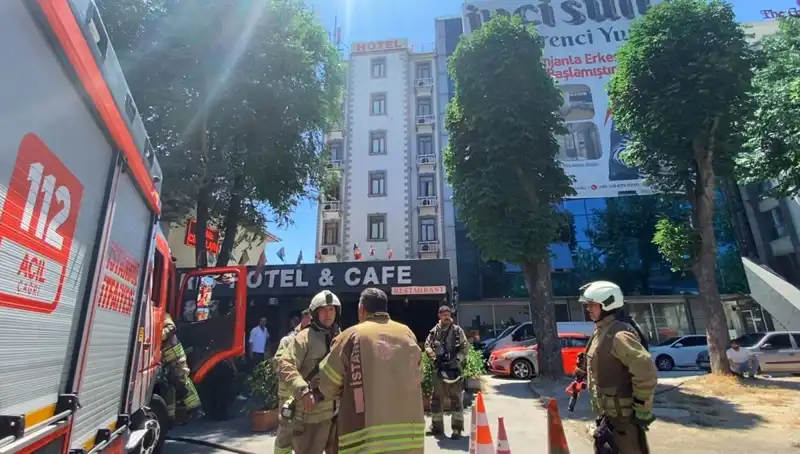 Fatih'te Otel Yemekhanesinde Çıkan Yangın Korku Dolu Anlar Yarattı